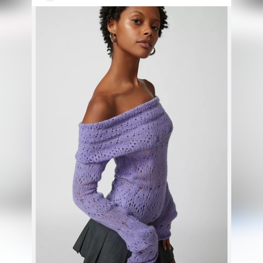 UO Distressed purple Off-The-Shoulder crochet knit Sweater size small brahd new‎